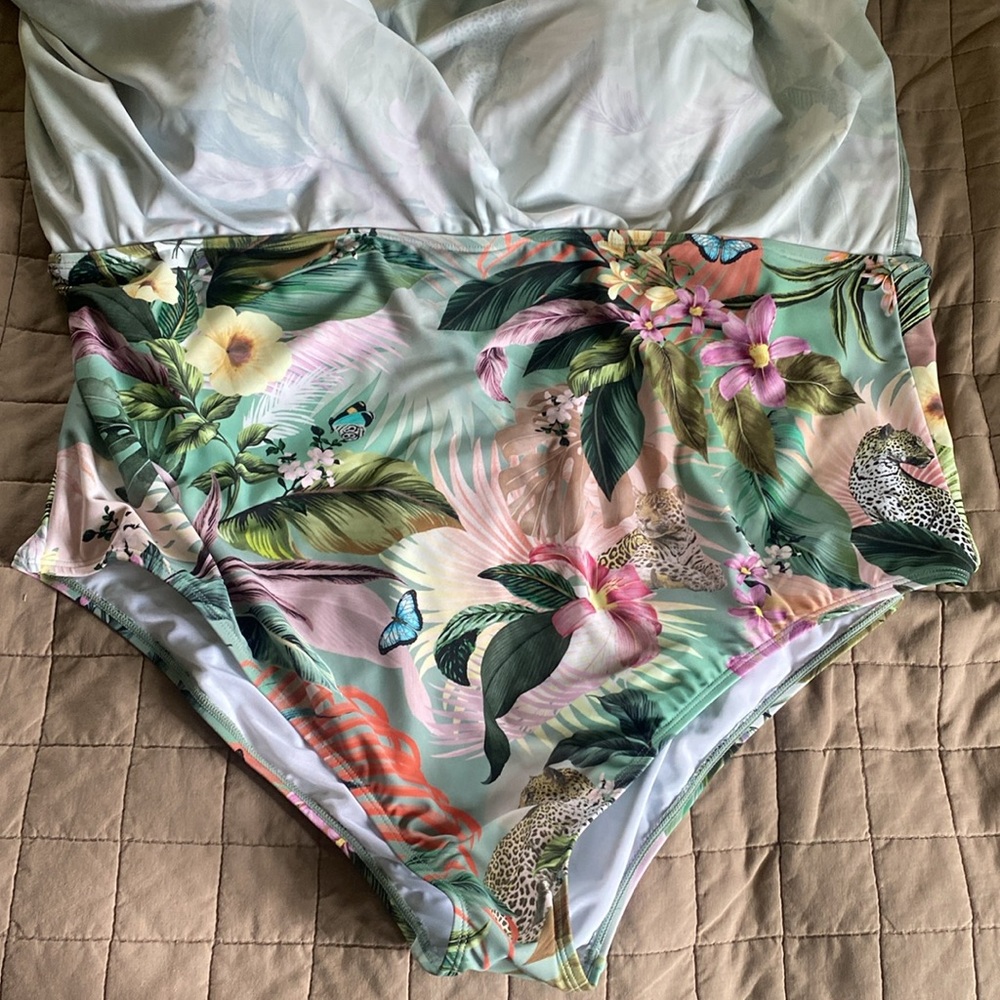 Torrid - Picture 3 of 5